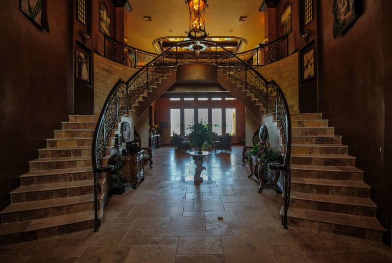 Tips to Create a Standout Entryway in Palm Coast New Homes